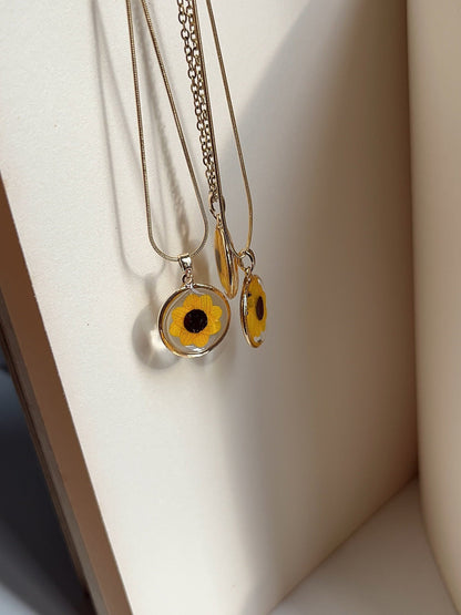 Solana - Made With Dried Sunflower Petals - Resin Necklace by Rosa Lia